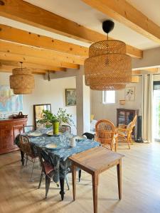 Maisons de vacances Maison avec toit terrasse dans le vieux Mirabel : photos des chambres