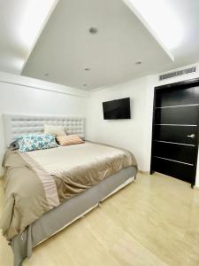 Hermosa lujosa y moderna casa boté de 4 habitaciones con piscina