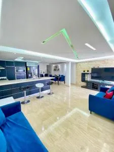 Hermosa lujosa y moderna casa boté de 4 habitaciones con piscina - Boca de Uchire