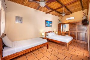 Beachside Studio Apartment with Pool and Free WiFi