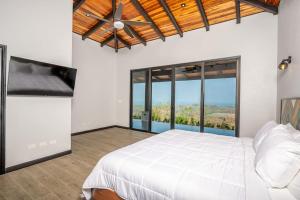 Luxurious Mountaintop Retreat with Ocean Views