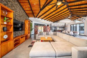 Luxurious Mountaintop Retreat with Ocean Views