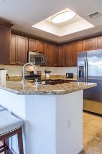 Modern Retreat in Ahwatukee Heated Pool Spa Gym