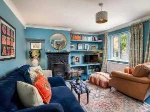 Stylish Cottage Peaceful Rural Retreat Pass The Keys - 阿斯顿尖塔