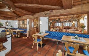 Aktivhotel & Gasthof Schmelz Ihr familienfreundliches Urlaubs Hotel mit Wellness, Almsauna, Chiemgau Karte