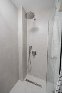 LUX Seafront APT - Close to the Sea - Private Parking