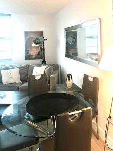 Block from Beach one bedroom with Parking