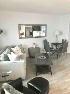 Block from Beach one bedroom with Parking