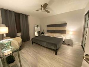 Block from Beach one bedroom with Parking