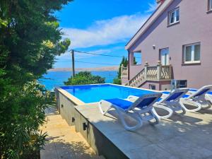 Beachfront Apartments Baricevic with Pool 
