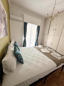 Check Point - Acropolis Retro