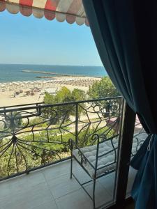 Chic Neversea Apartment