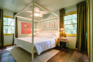 Sleeps 18 Island Home on Acre Hidden Speakeasy