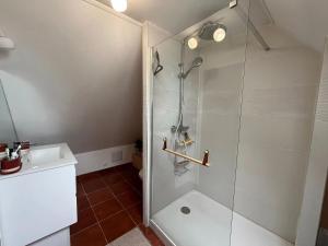 Maisons de vacances Maison charmante a Bec-de-Mortagne avec jardin cloture : photos des chambres