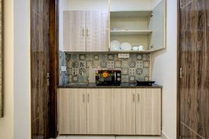 The Empire Studioz Hotel Golf Course Road Studio with Kitchen & Balcony One Horizon Center Paras Hospital Cyber City