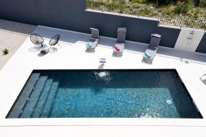 Villa Helvetia with heated pool