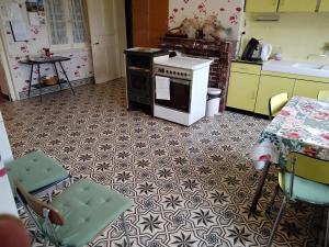 Maisons de vacances Maison de charme a Mailly-Maillet avec jardin cloture et cheminee : photos des chambres