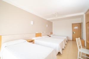 Family Room (2 Adults + 2 Children) room in Hotel La Terraza