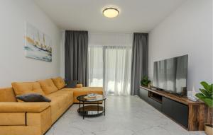 4 Bedroom Awesome Home In Posedarje 