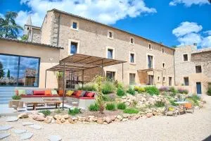 Gîte de charme Uzès de 10 à 24 personnes - Vallabrix