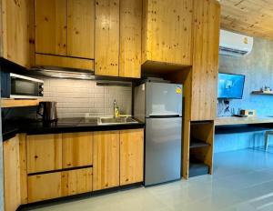 Taya NaiHarn, Scenic View, Modern Studio, Relife Windy