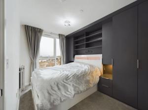 Luxury & Bright Apartment-Near Tube & Shops -Gym Access