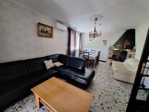Maisons de vacances Les muriers - Etage complet d'une grande maison avec jardin : photos des chambres