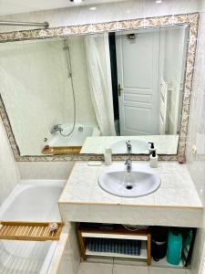 Beachside Apartment with Pool & Garden in Juan les Pins