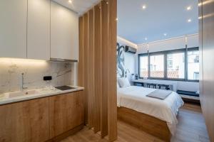 Athensis Acropolis View next to Ermou street!