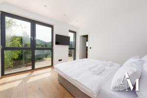 Gorska Idila "Smreka" - a Modern House in Quiet Area with Wellness