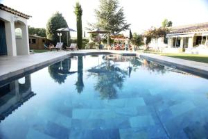 Villas VILLA SAINTE BAUME Piscine Jacuzzi tout confort : photos des chambres