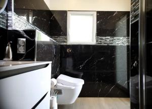 Villas VILLA SAINTE BAUME Piscine Jacuzzi tout confort : photos des chambres