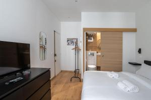 New two bedroom two bathroom apartment Paris 15 near Eiffel with air conditioning