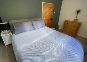 The Holts - Charming 2 Bed Cottage