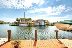 Seahab Waterfront views Dock Priv Beach access