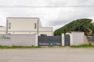 Logement prive et calme EUREXPO Groupama Stadium TRAM Parking Terasse