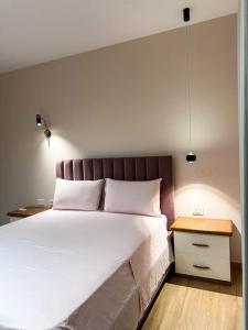 Elegant Rose City Center Oasis