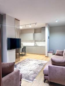 Elegant Rose City Center Oasis