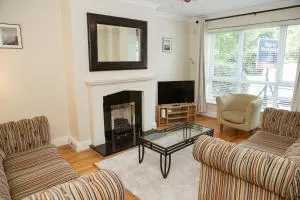 Spacious 4 Bedroom & 4 Bathrooms - 斯皮德尔