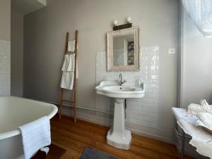 B&B / Chambres d'hotes Le Jardin De Gustave : Chambre Triple