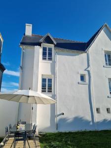 Maisons de vacances Maison de charme avec vue mer et jardin : photos des chambres