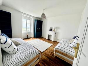 Maisons de vacances Maison de charme avec vue mer et jardin : photos des chambres