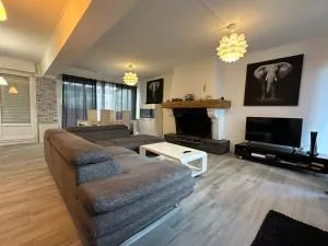 Maison individuelle à 8 minutes d'Ouistreham, quartier calme, transports en commun Tram & Bus, commerces de proximités - 埃鲁维尔圣克莱