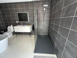 Maison individuelle à 8 minutes dOuistreham, quartier calme, transports en commun Tram & Bus, commerces de proximités