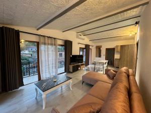 Sajmir Suites - 3hvězdičkové hotely ve městě Përmet