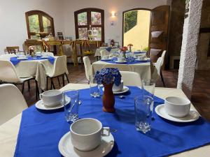 Suíte Romântica premiada com linda vista de varanda em Petrópolis!