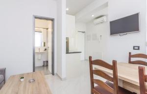 Apartments Funtana with pool - 4hvězdičkové hotely ve městě Funtana