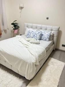 Modern 2-Bedroom Apartment Overlooking City Centre