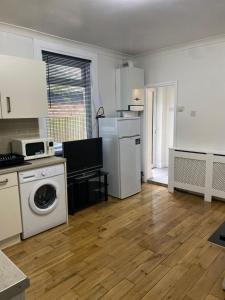 1 bedroom ground floor flat with garden