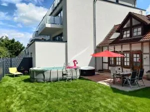 Ferien im Fachwerkhaus mit Heimkino & Fitnessraum & Pools - Großburgwedel